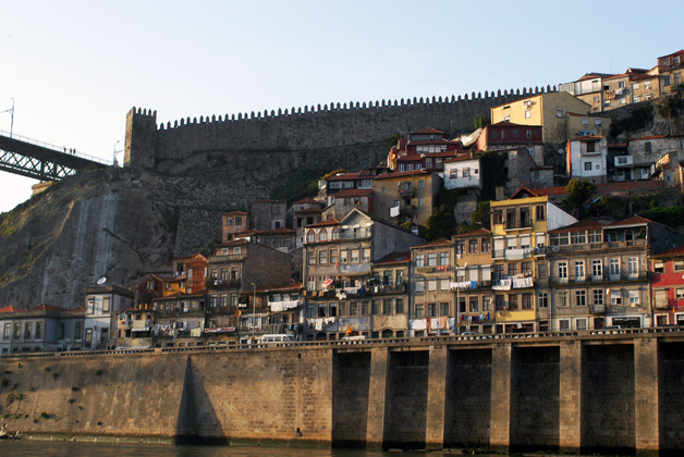Muralha Fernandina (Old city walls) - Monuments